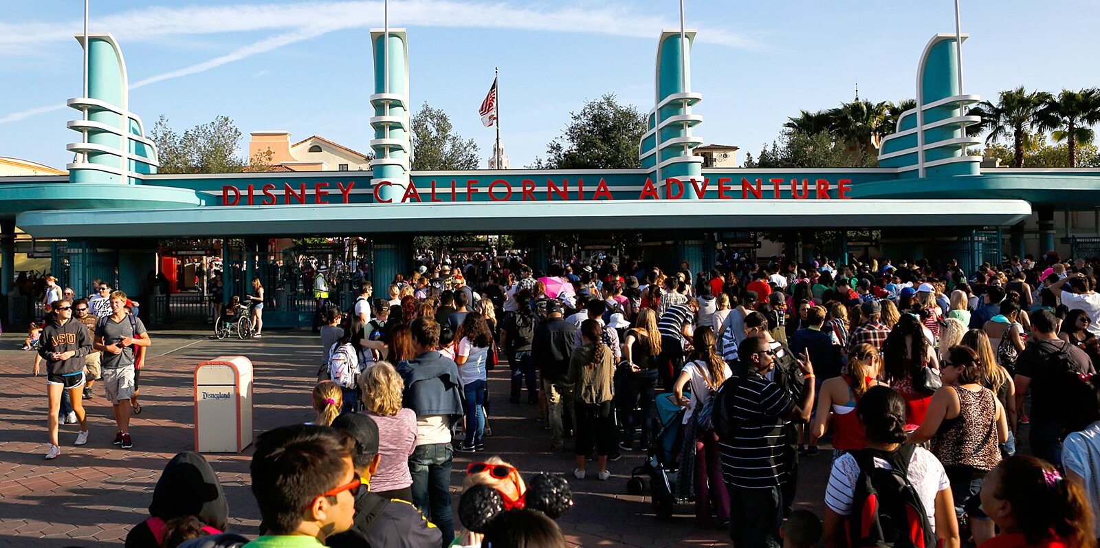 blackout dates for disneyland annual passes are about to