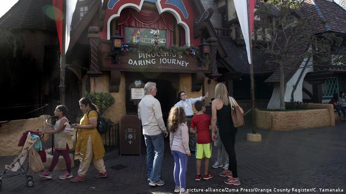 Disneyland Blackout Stalls Rides In California Park News