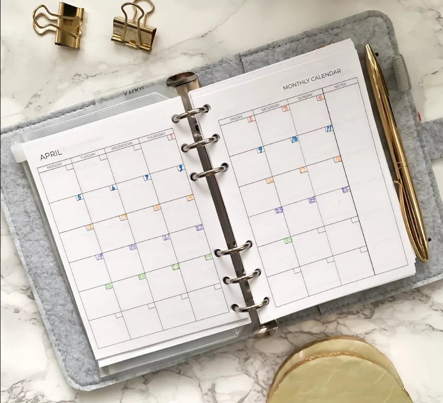 Small calendar insert for ring binder personal planner